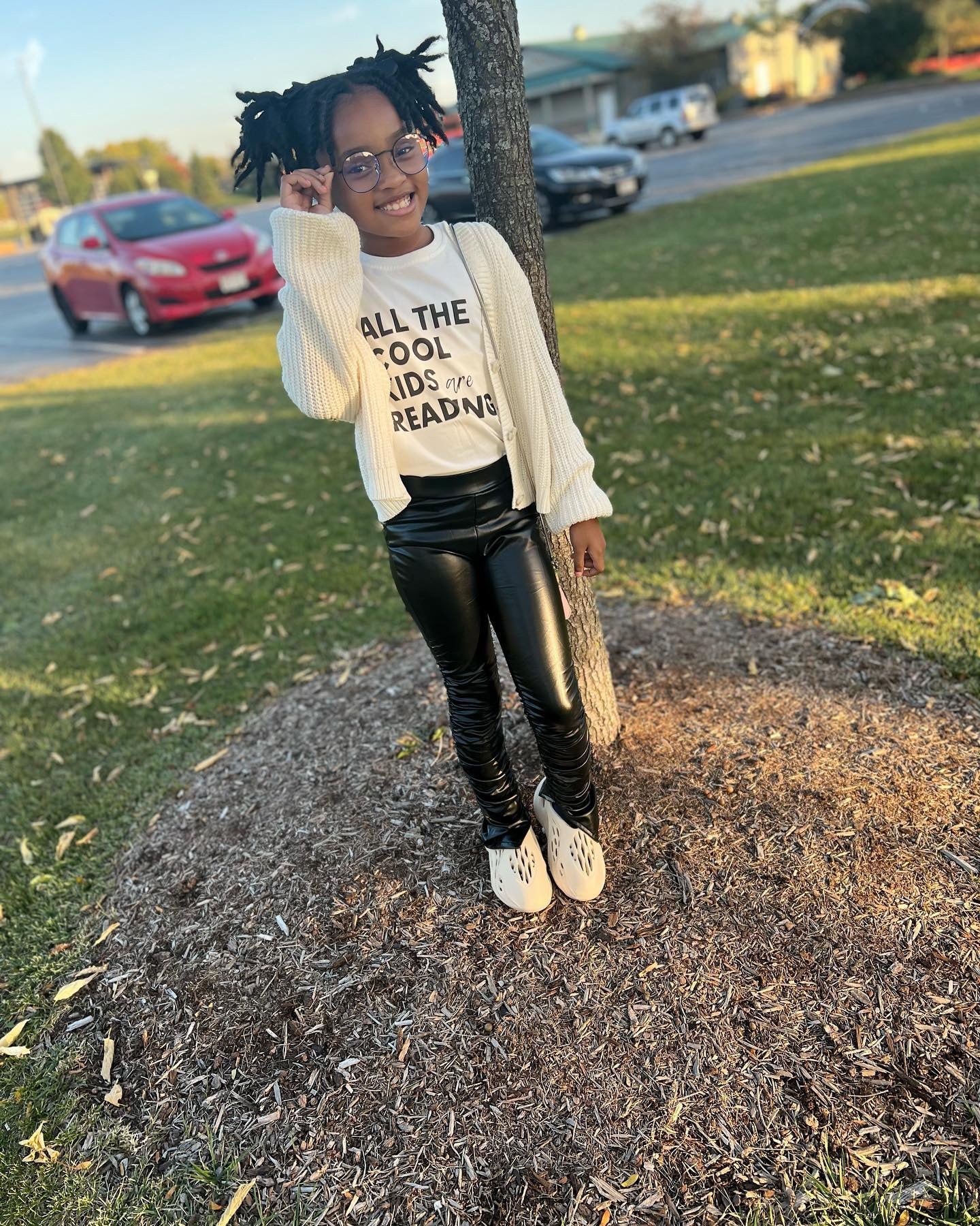 Unisex- All The Cool Kids Are Reading Tee