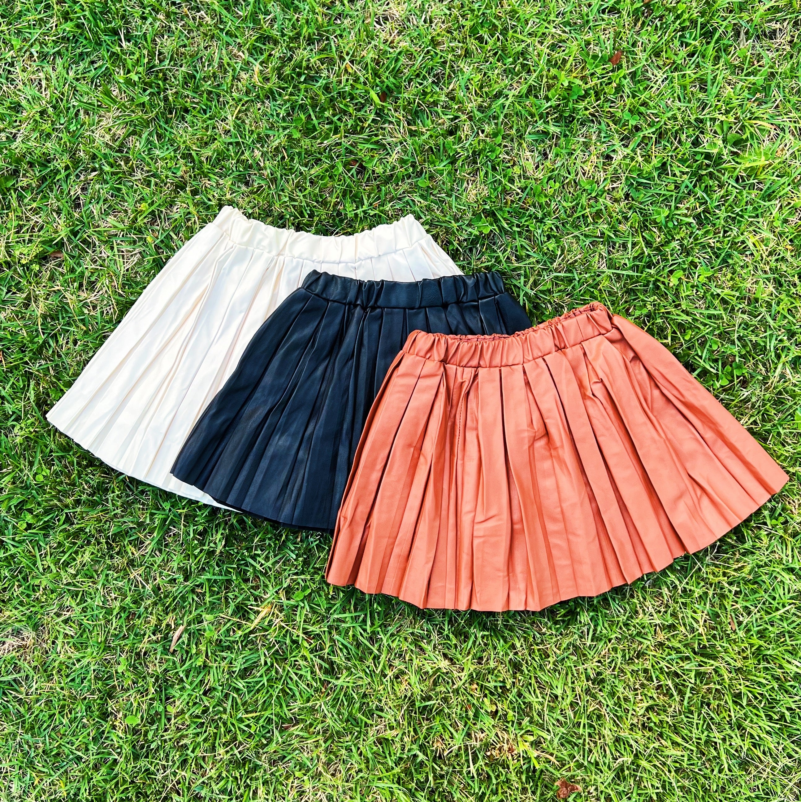 Leather pleated skirt top cream